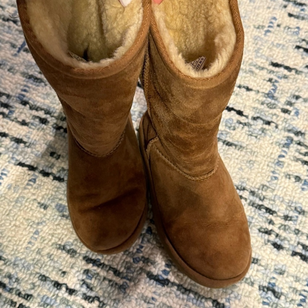 UGG Classic Tall Boot, Youth size 2 - Picture 9 of 12